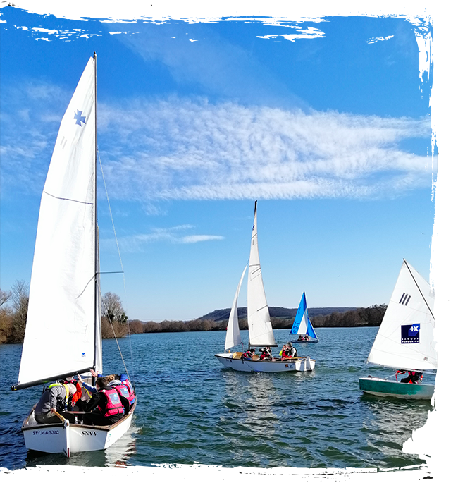 Bateaux à voile sur le lac de la Varenne